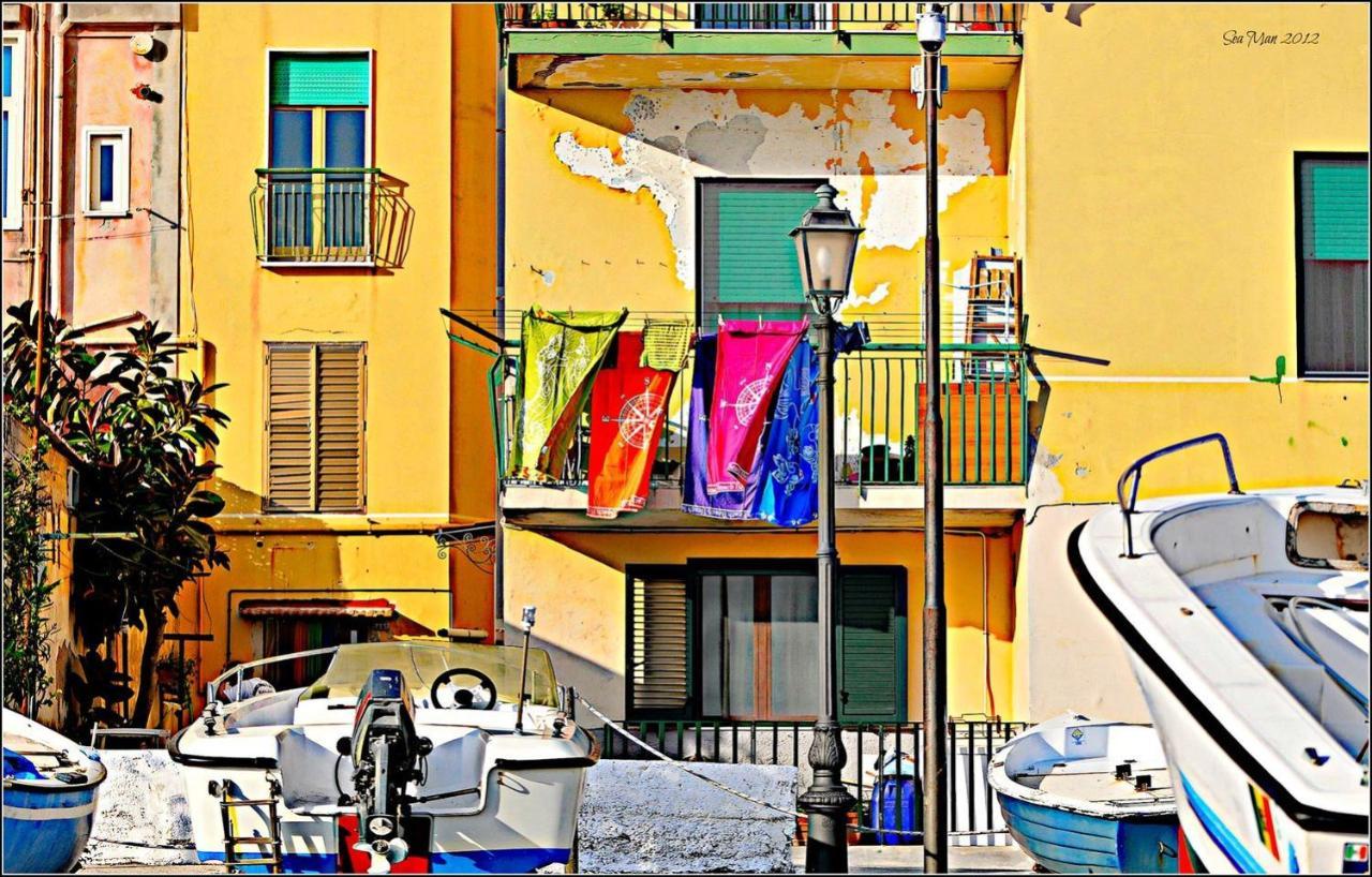 Bed and Breakfast Al porticciolo Salerno Esterno foto