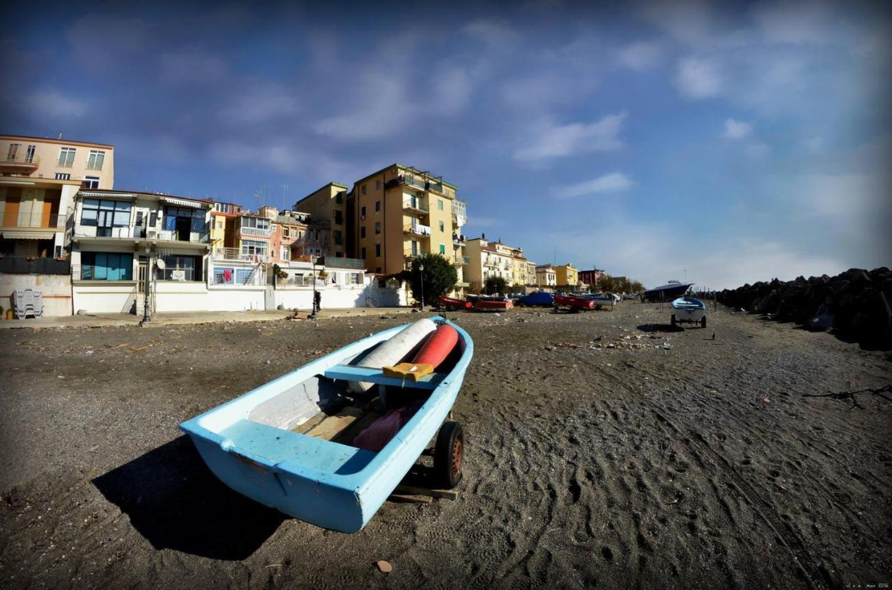 Bed and Breakfast Al porticciolo Salerno Esterno foto
